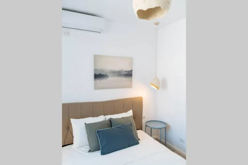 Sunny 2Br Flat - Old Town View Lägenhet Bukarest