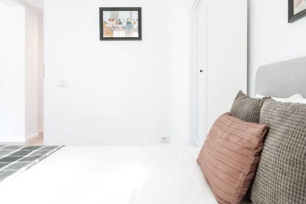 Sunny 2Br Flat - Old Town View Lägenhet Bukarest