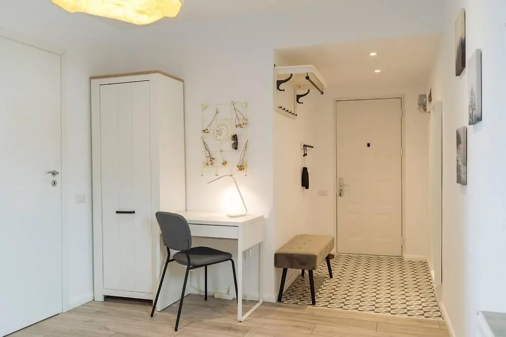 Sunny 2Br Flat - Old Town View Apartment Bucharest