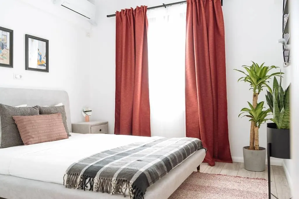 Sunny 2Br Flat - Old Town View Apartamento Bucareste