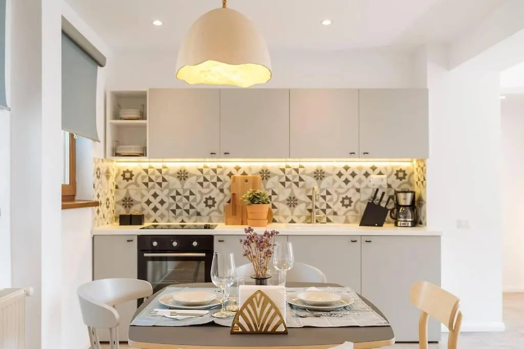 Sunny 2Br Flat - Old Town View Apartamento Bucareste